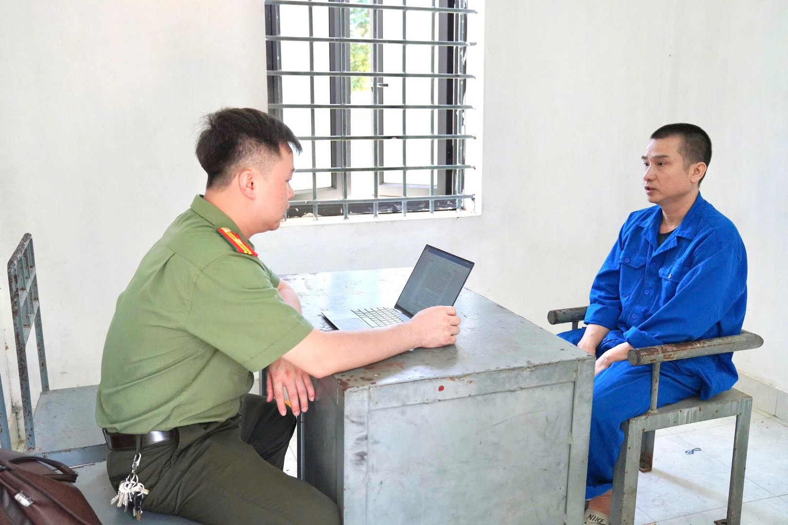 Cơ quan Công an làm việc với đối tượng Nguyễn Văn Tùng (sinh năm 1980, trú tại xã Nhã Nam, tỉnh Bắc Ninh).jpg