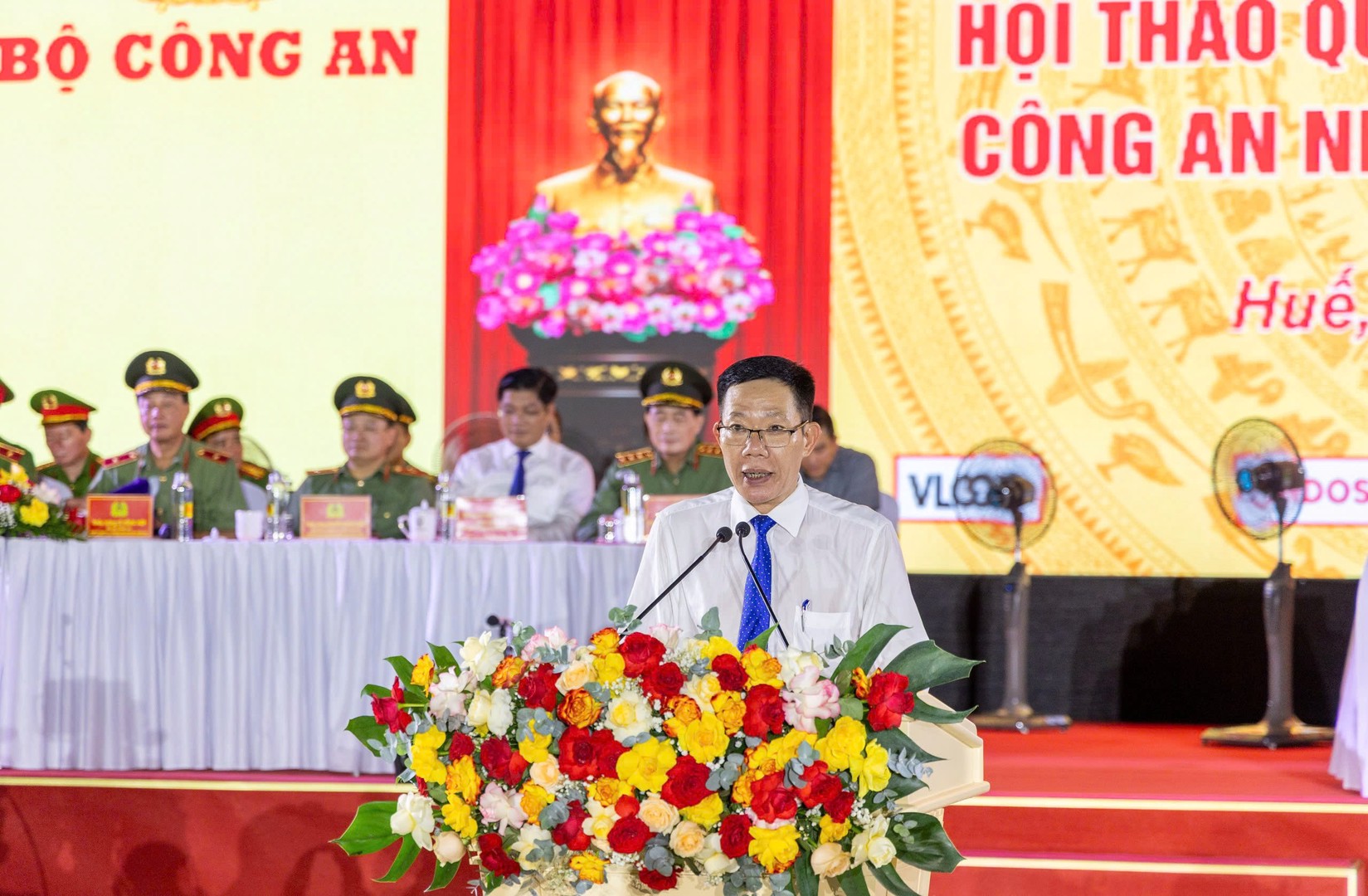 phó chủ tịch.jpg