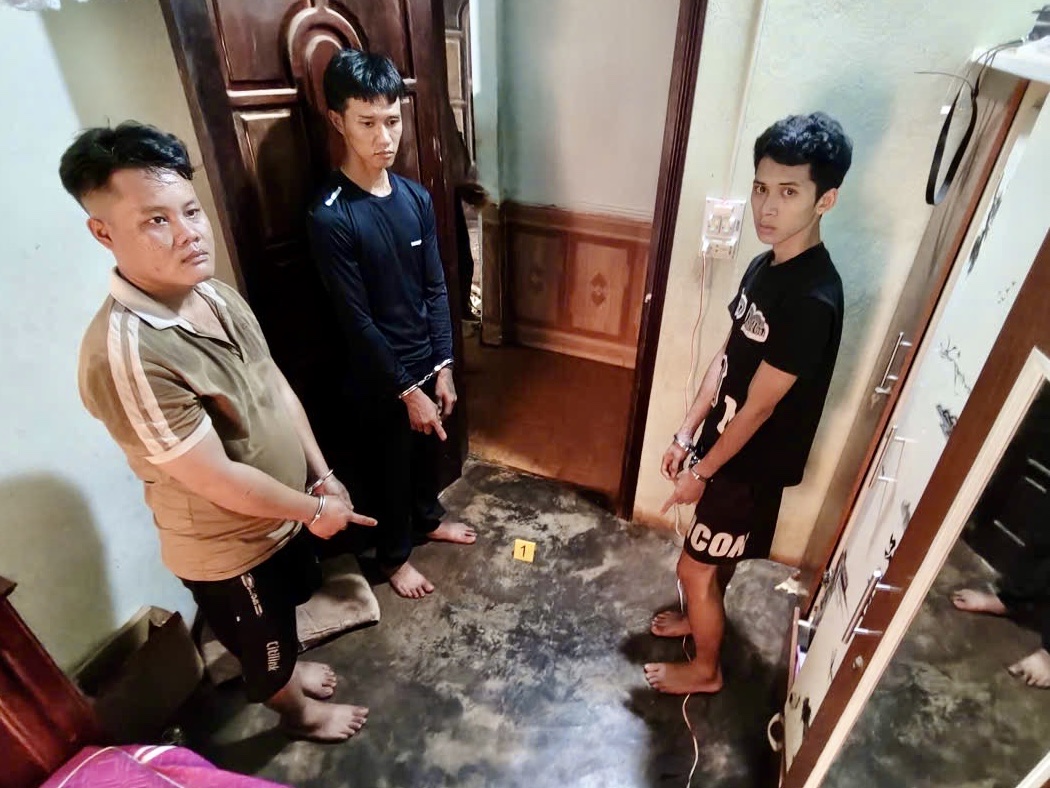 CAC DOI TUONG AN. KHANH. HUE VU IA DOM.jpg