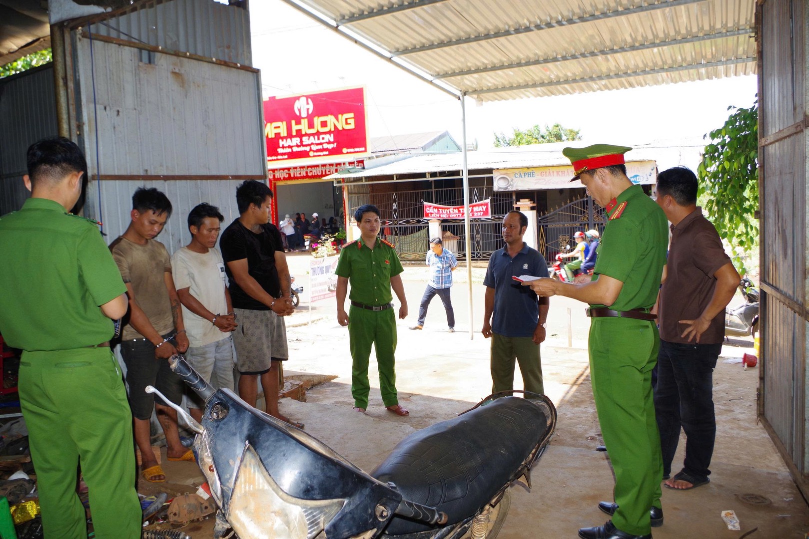 thi hanh lenh kham xet.jpg