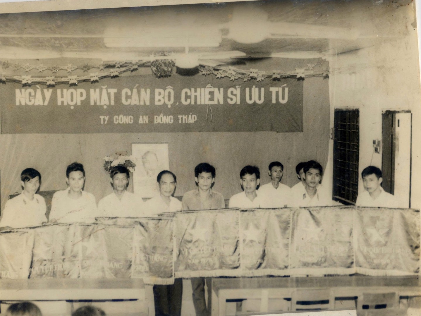 Các thế hệ cán bộ, chiến sĩ Công an Đồng Tháp hăng hái lập công theo Lời kêu gọi thi đua ái quốc của Chủ tịch Hồ Chí Minh.jpg