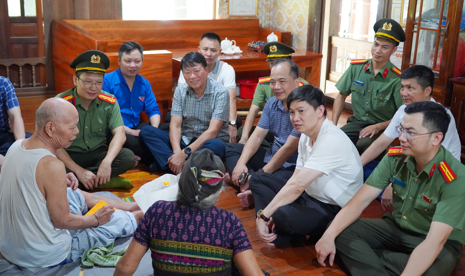 7. tham gia dinh chinh sach.JPG