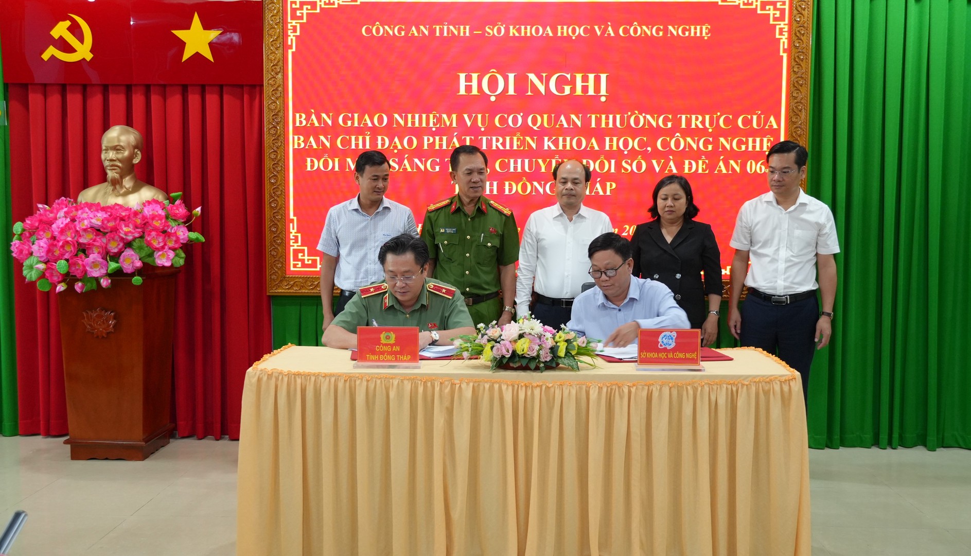 02 đơn vị ký kết bàn giao nhiệm vụ Cơ quan thường trực Ban Chỉ đạo. Ảnh Trọng Tín.JPG