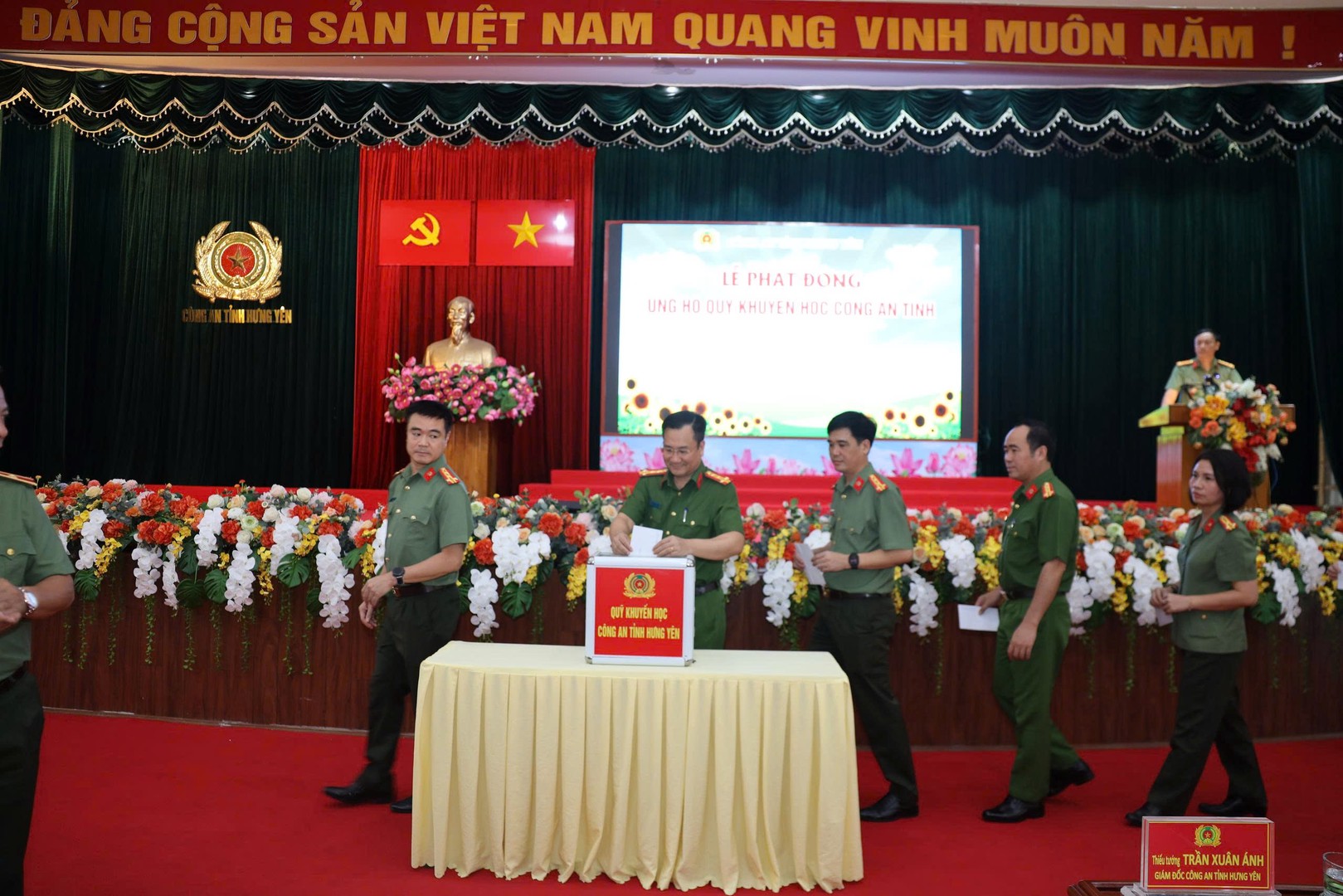 14.  lãnh dao cat ung ho quy.jpg