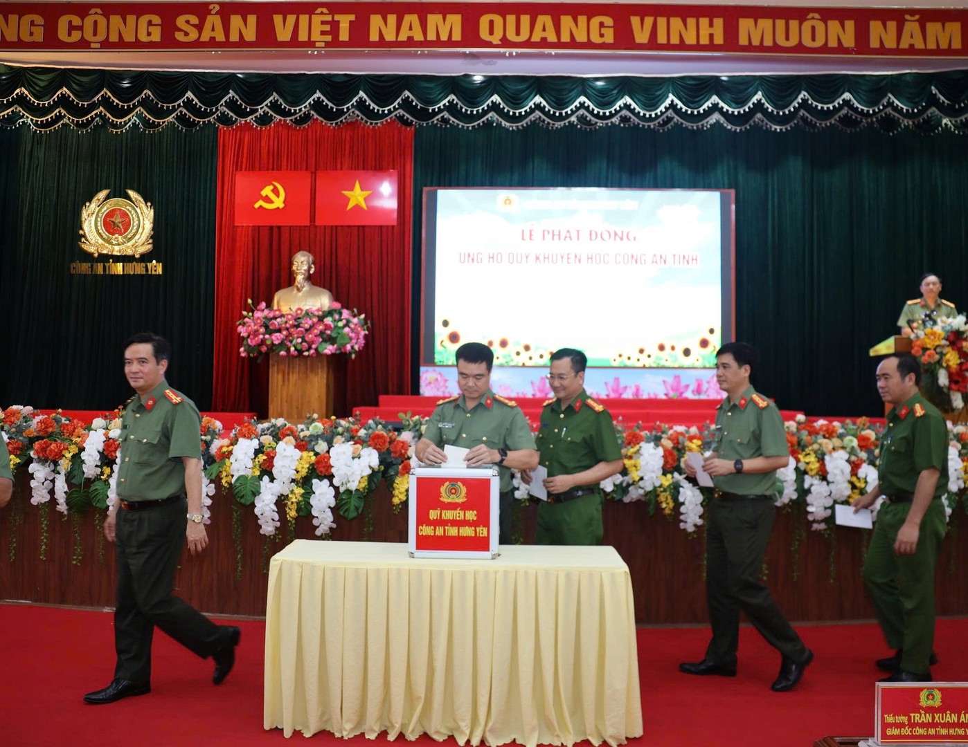 13. lãnh dao cat ung ho quy.jpg