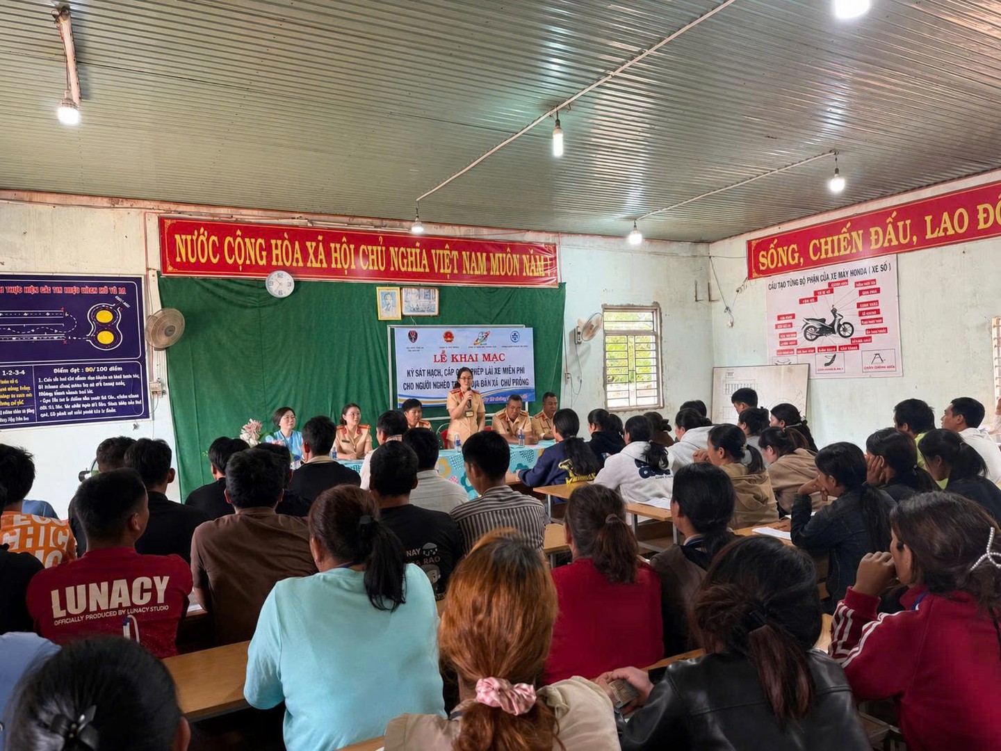 Khai mạc kỳ thi sát hạch cấp GPLX cho người nghèo tại Chư Prông.jpg