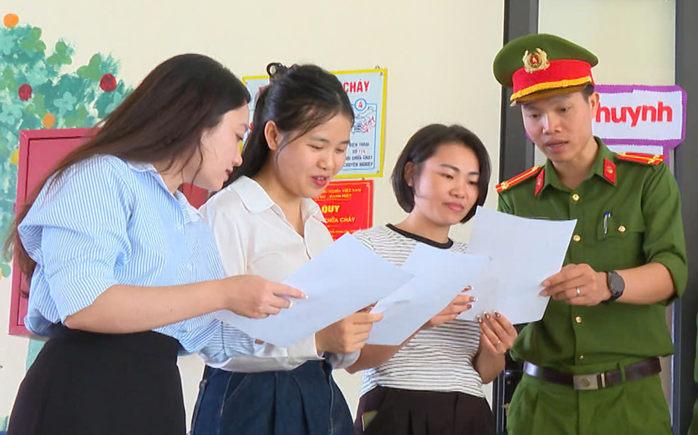 2. Tuyen truyen truong hoc.jpg