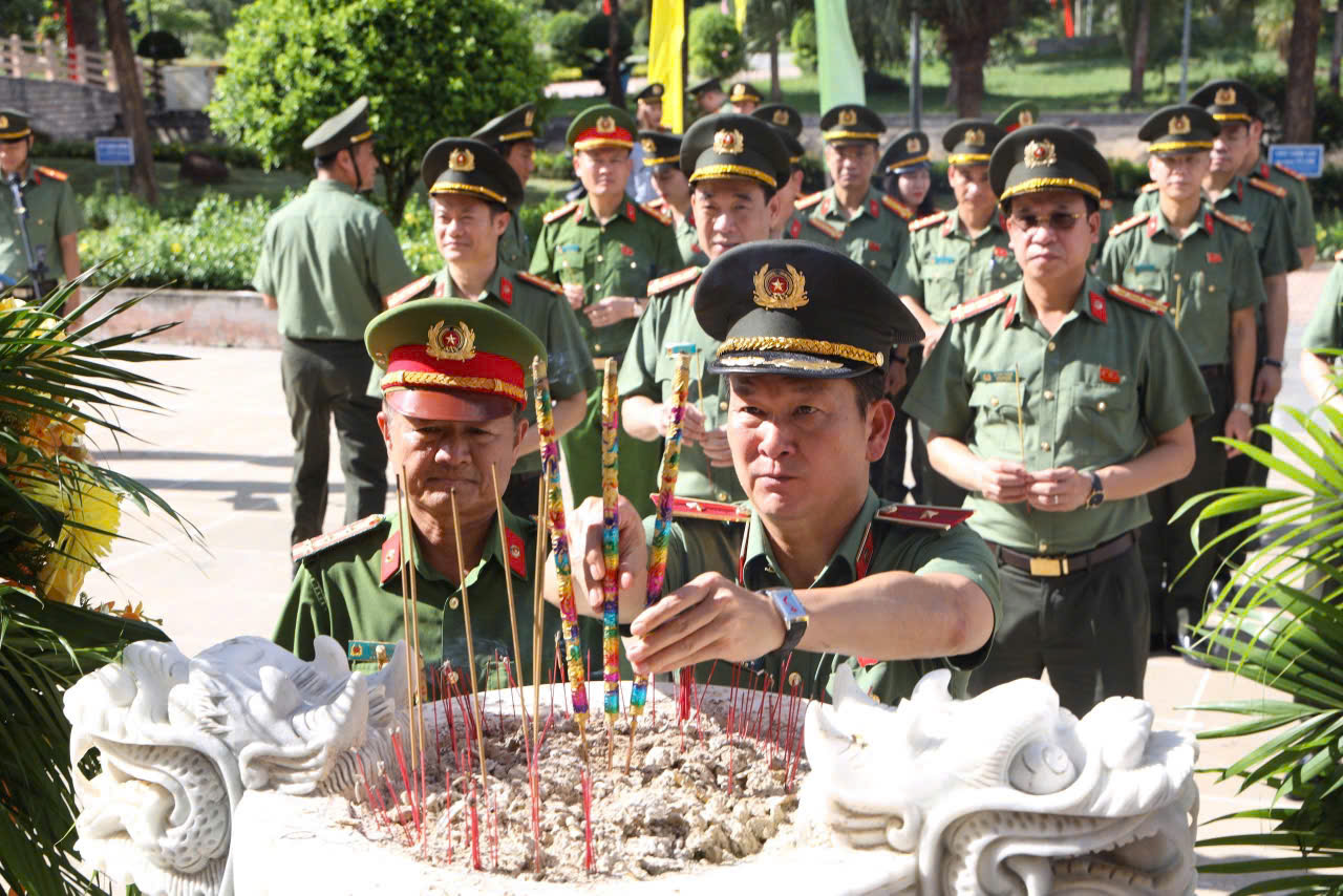 về nguồn 9.jpg