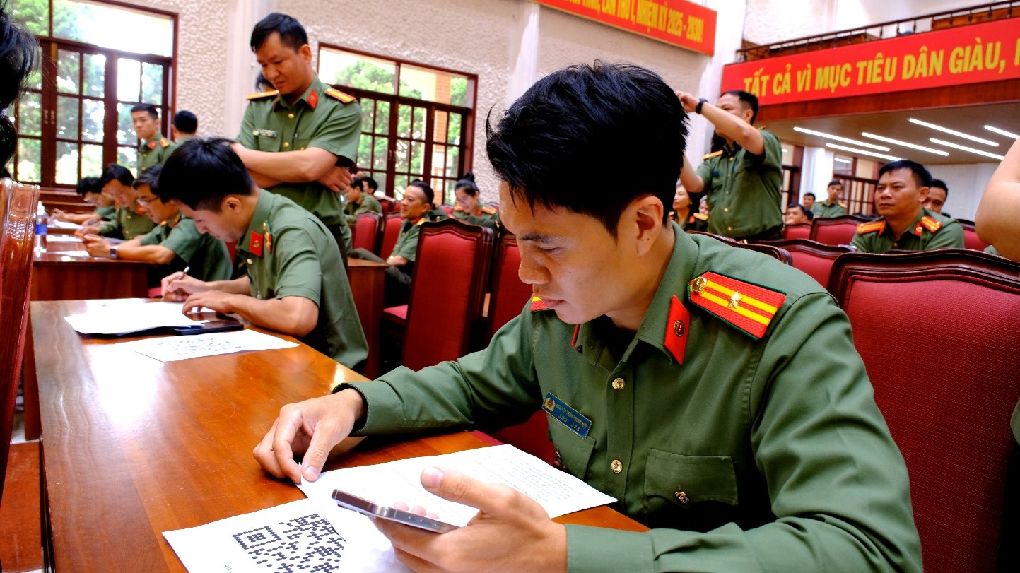 Sôi nổi Hội thi tìm hiểu kiến thức nghiệp vụ cơ bản của lực lượng An ninh nhân dân3.jpg
