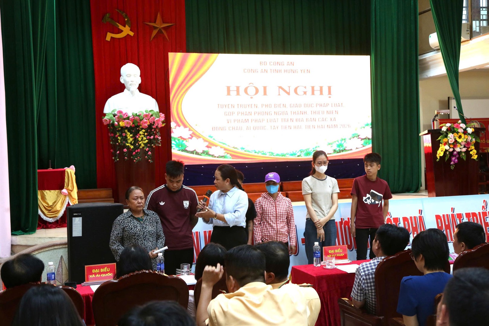 3. CAC DONG CHI BAO CAO VIEN TRUYEN DAT TAI HOI NGHI.jpg