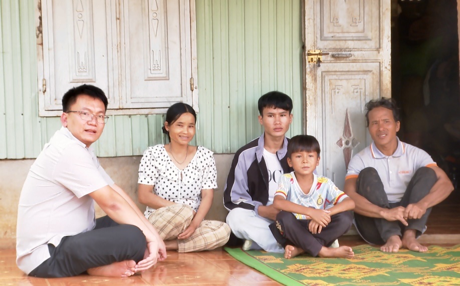 THIEU TA NGUYEN VAN HOP. BIA TRAI.jpg