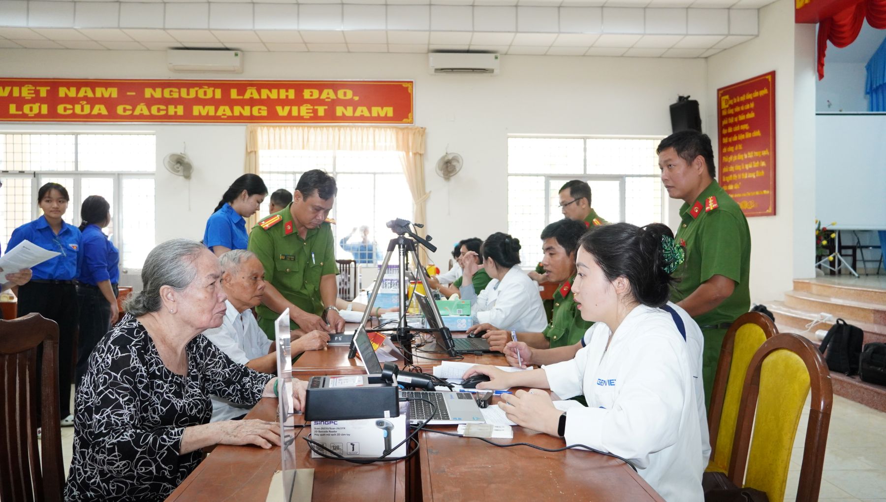 Điểm thu nhận mẫu sinh phẩm ADN tại xã Châu Thành. Ảnh Duy Phương.JPG