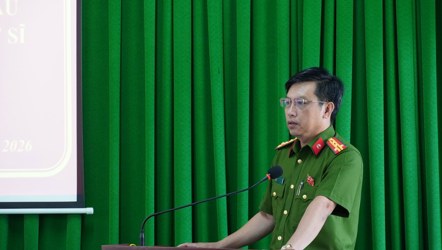 Đại tá Võ Phương Thảo, Trưởng phòng Cảnh sát quản lý hành chính về trật tự xã hội phát biểu tại buổi lễ. Ảnh Duy Phương.JPG