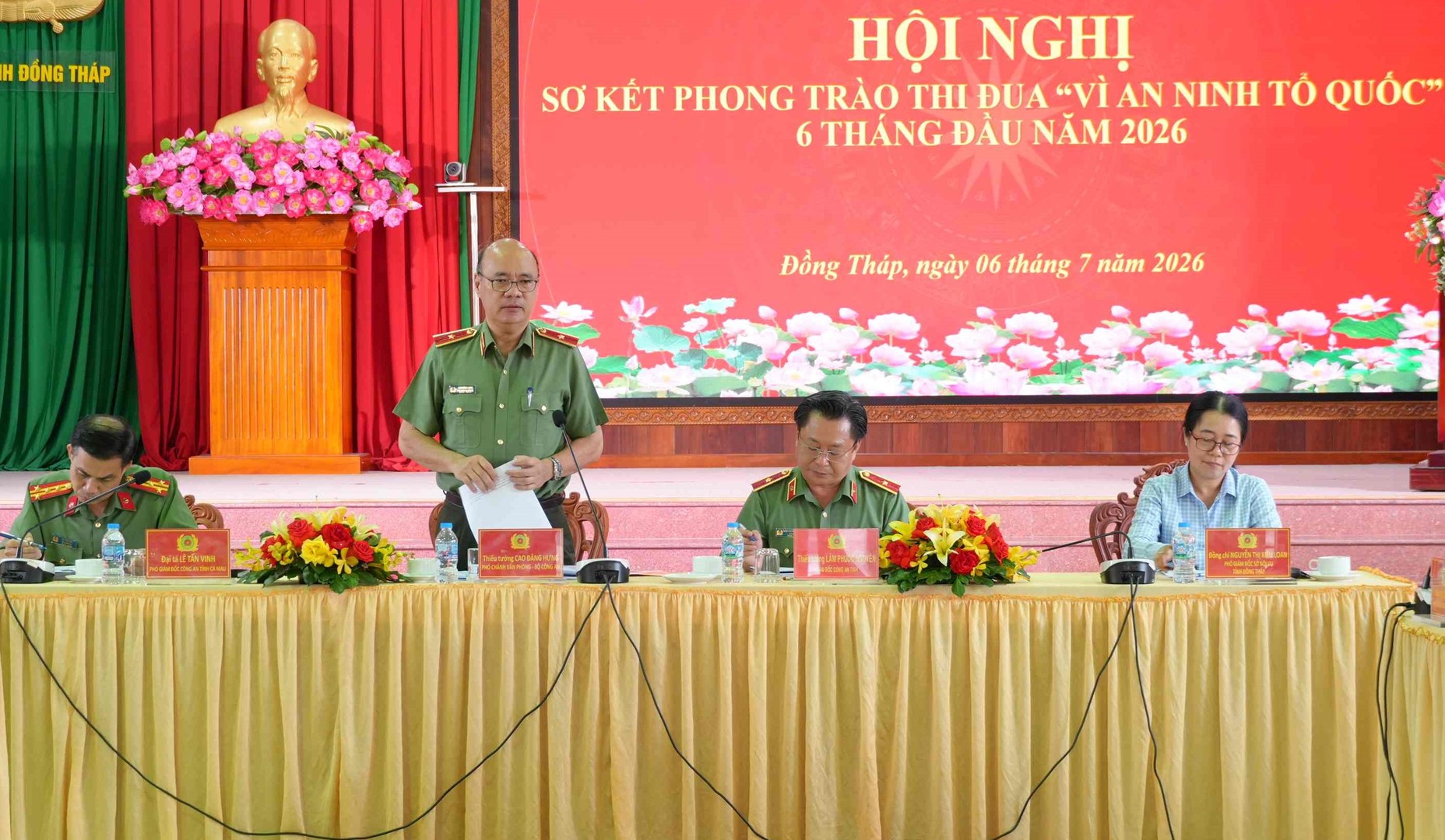 Thiếu tướng Cao Đăng Hưng, Phó Chánh Văn phòng Bộ Công an phát biểu tại Hội nghị. Ảnh Trọng Tín.JPG