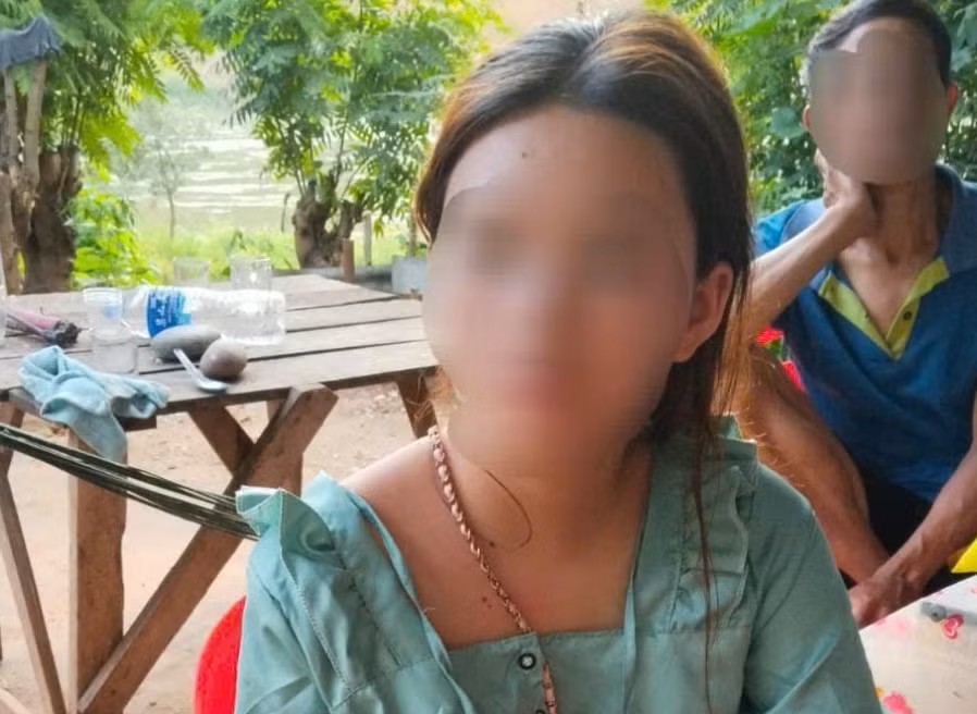Lực lượng Công an kịp thời giải cứu cháu H.T.N trở về an toàn với gia đình..jpg