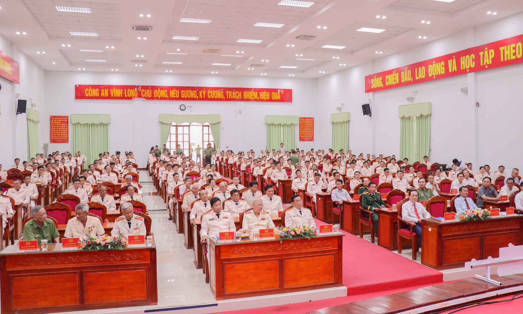 Quang cảnh buổi họp mặt.jpg