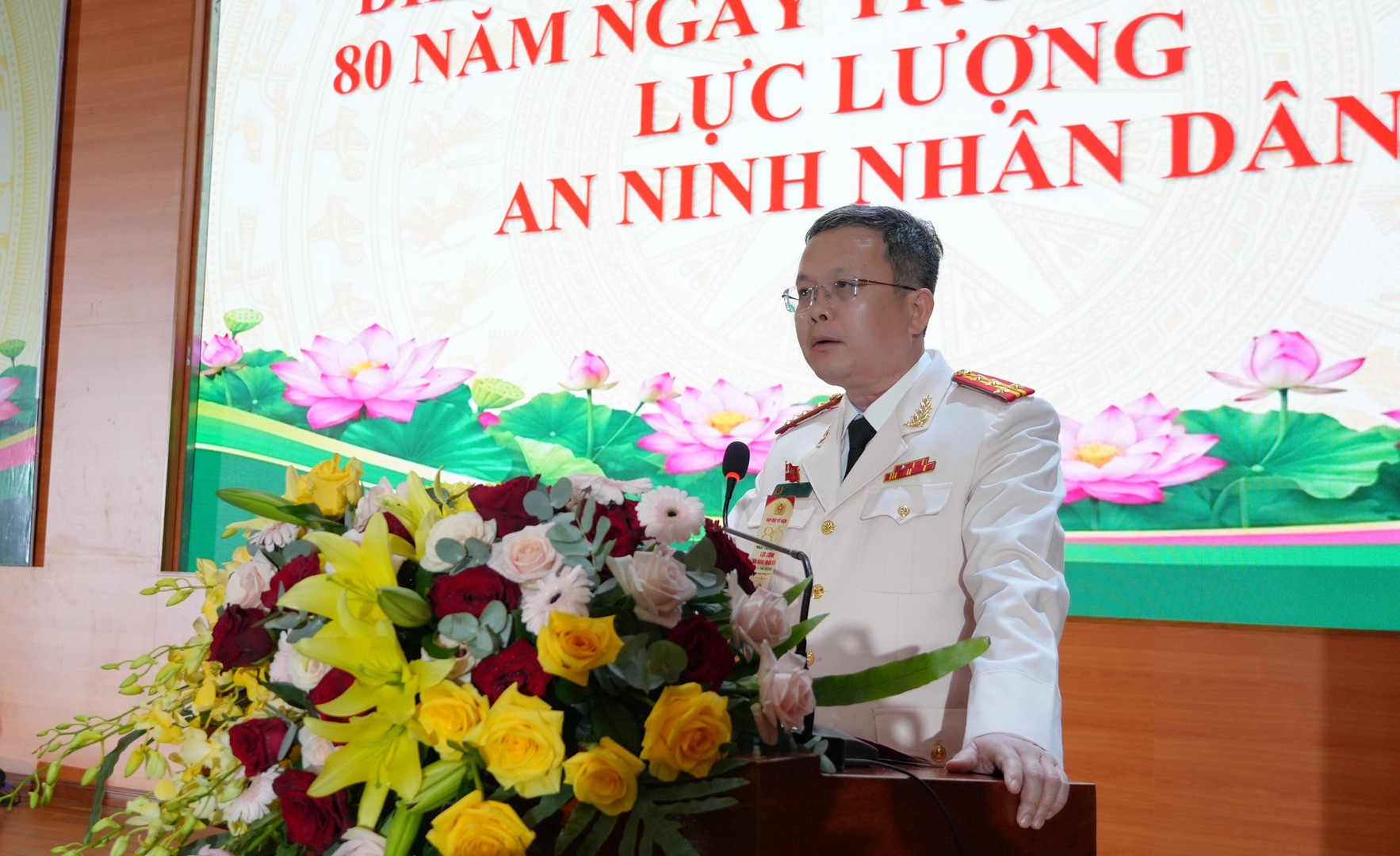 Đại tá Nguyễn Minh Tân - Phó Giám đốc Công an tỉnh đọc diễn văn ôn lại truyền thống lực lượng An ninh nhân dân, Công an tỉnh Đồng Tháp.JPG