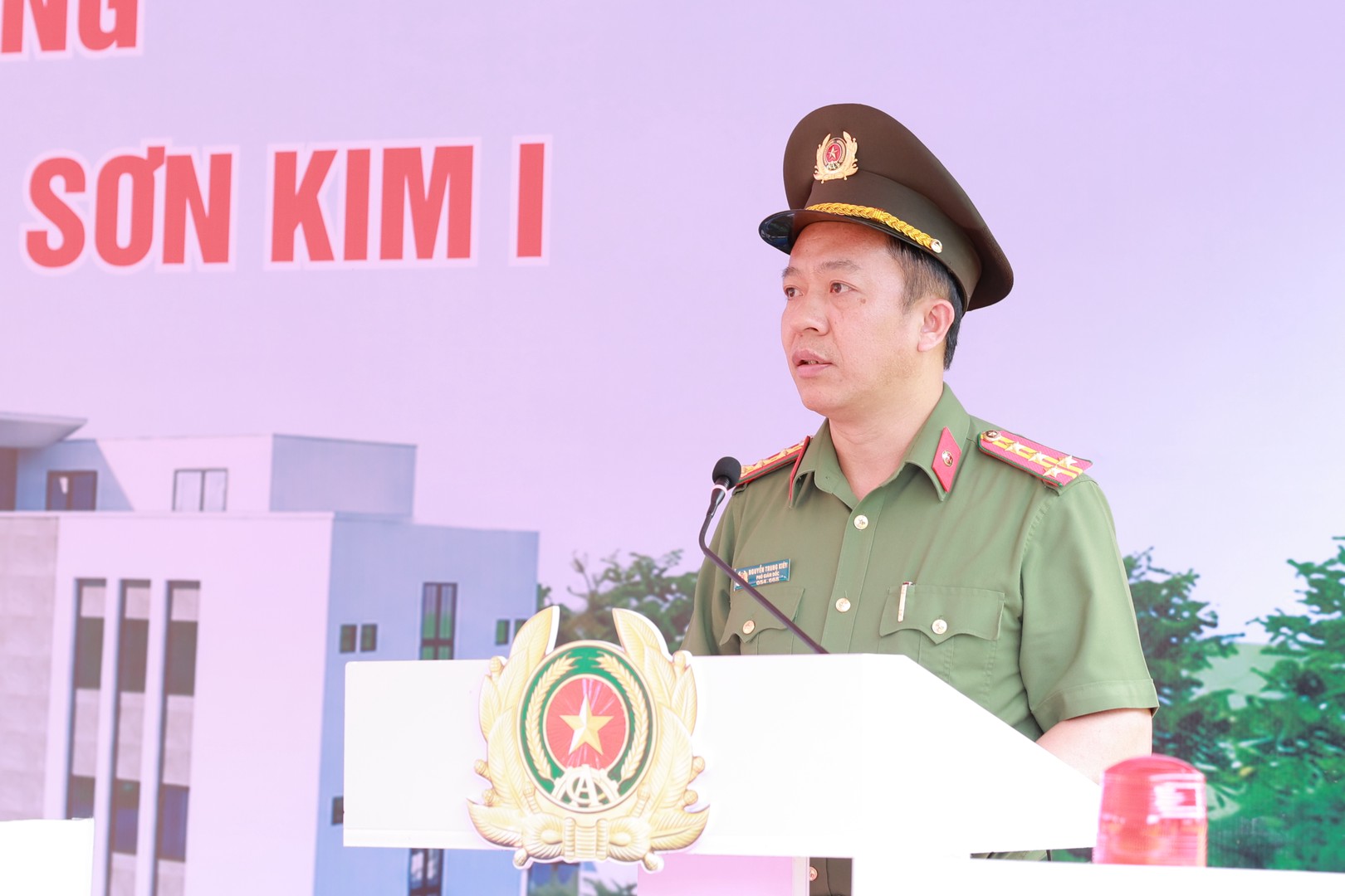 Đại tá Nguyễn Trung Kiên, Phó Bí thư Đảng ủy, Phó Giám đốc Công an tỉnh phát biểu chỉ đạo tại lễ khởi công.JPG
