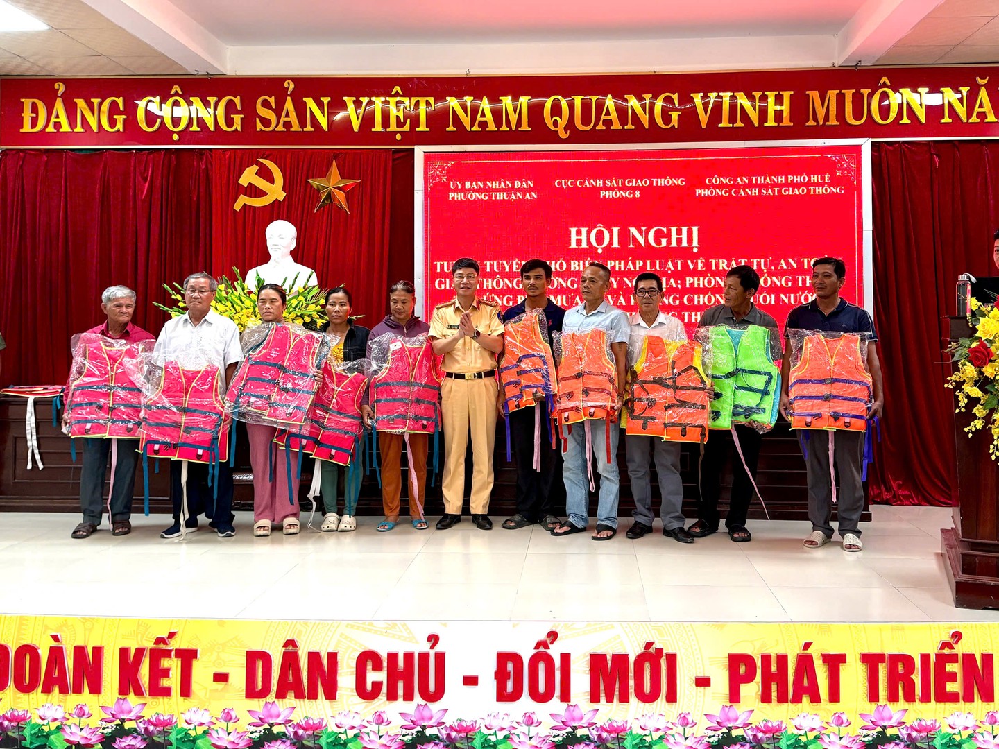 ảnh 4 tuyên truyền đường thủy.jpg