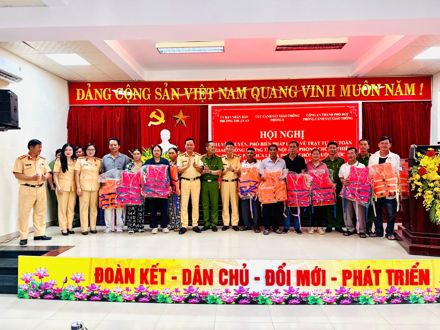 ảnh 3 tuyên truyền đường thủy.jpg
