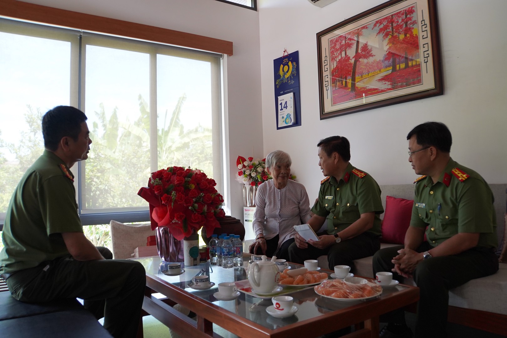 Đoàn thăm hỏi Thượng tá Lương Thị Tâm (Năm Tâm), nguyên Chỉ huy phó Ban Chỉ huy An ninh Công an tỉnh Tây Ninh, thương binh hạng 24.JPG