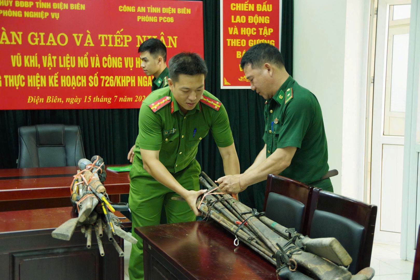 tiếp nhận các loại vũ khí, VLN.jpg