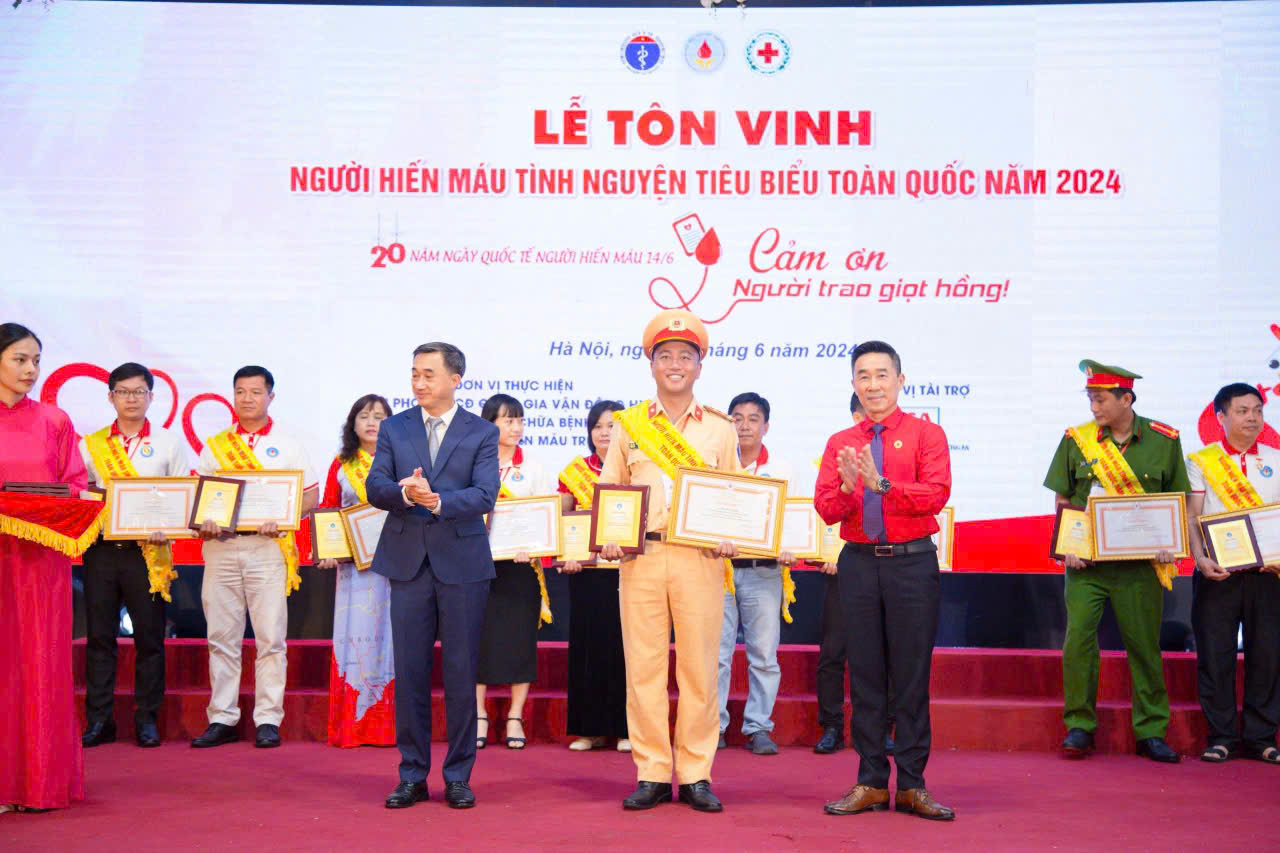Hiến máu 2.jpg