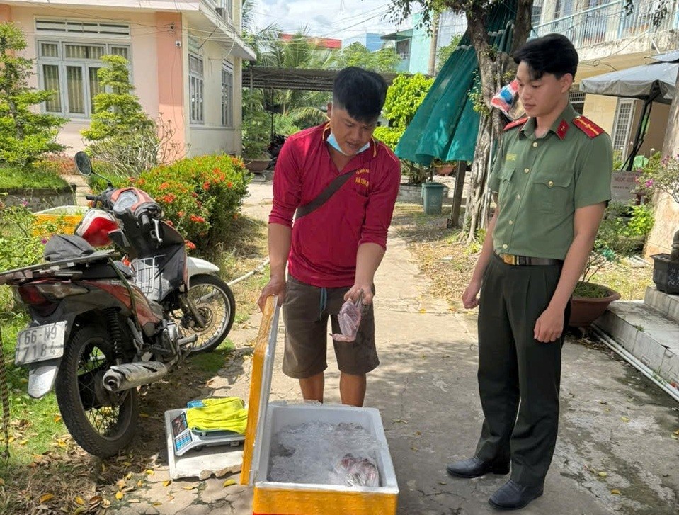 Lực lượng Công an Đồng Tháp phát hiện, xử lý vụ mua bán 56 cá thể chim hoang dã.jpg