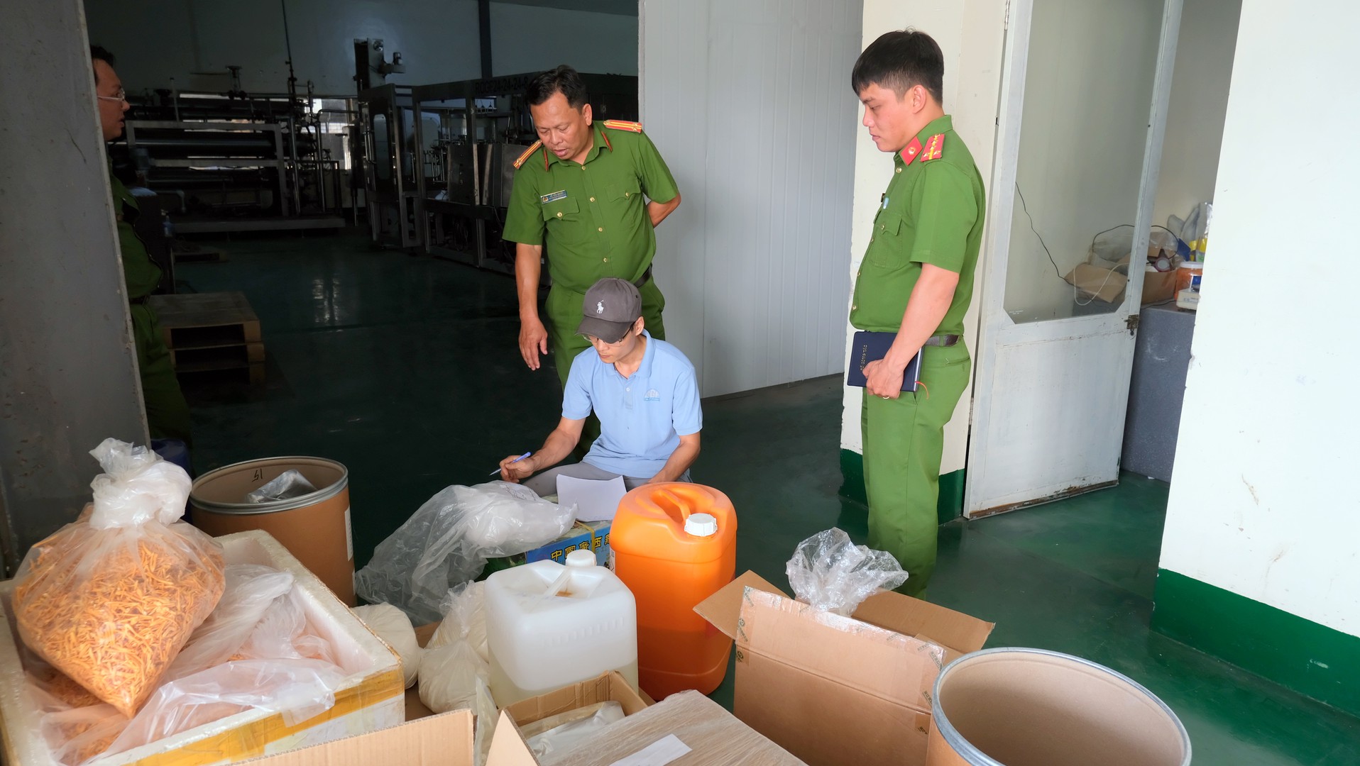 Một số nguyên liệu để sản xuất nước yến.JPG