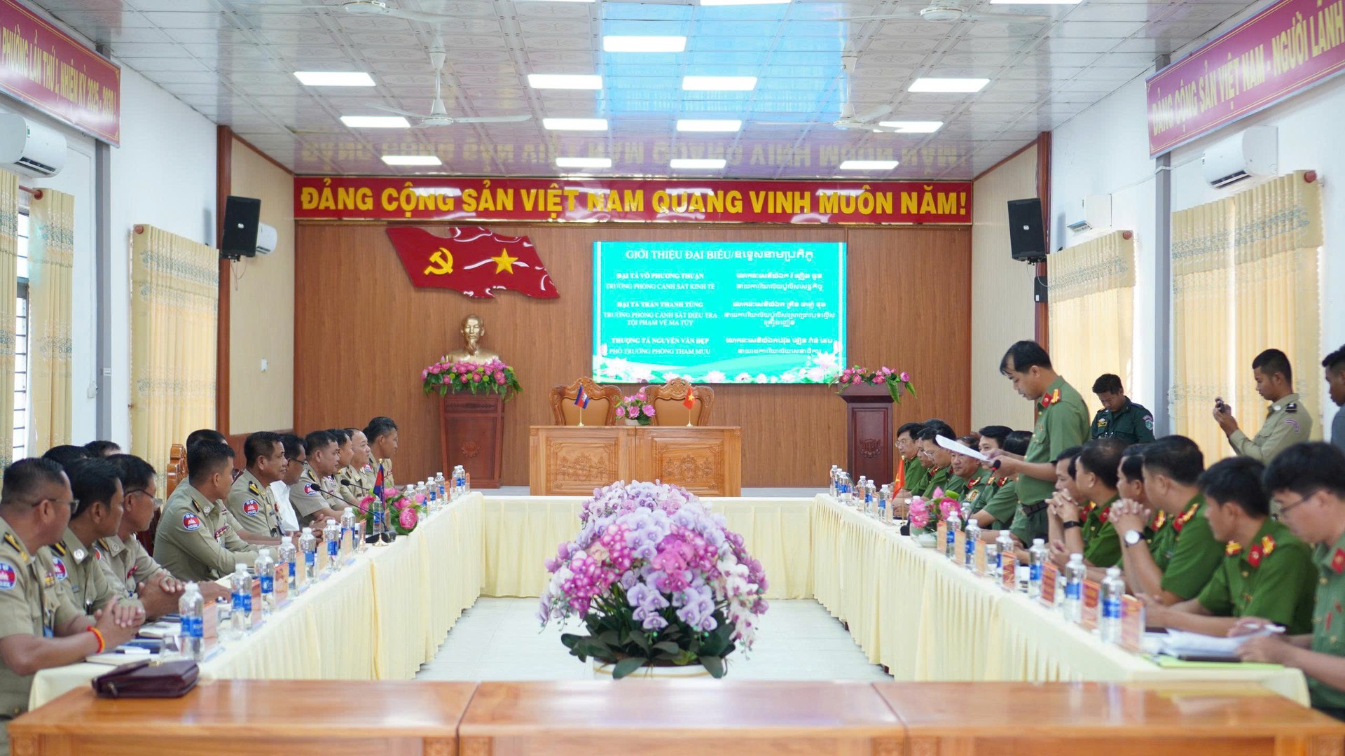 Quang cảnh hội nghị.jpg