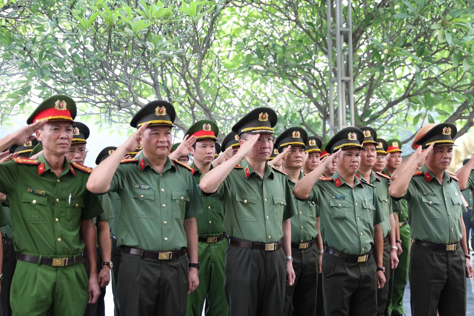GD dang huong tuong niem.jpg