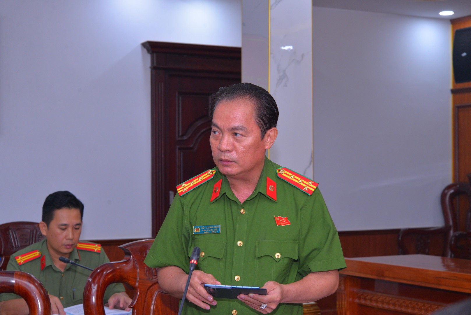 Đại tá Bùi Xuân Khởi, Phó Giám đốc Công an tỉnh phát biểu khai hoang đàm đàm.JPG