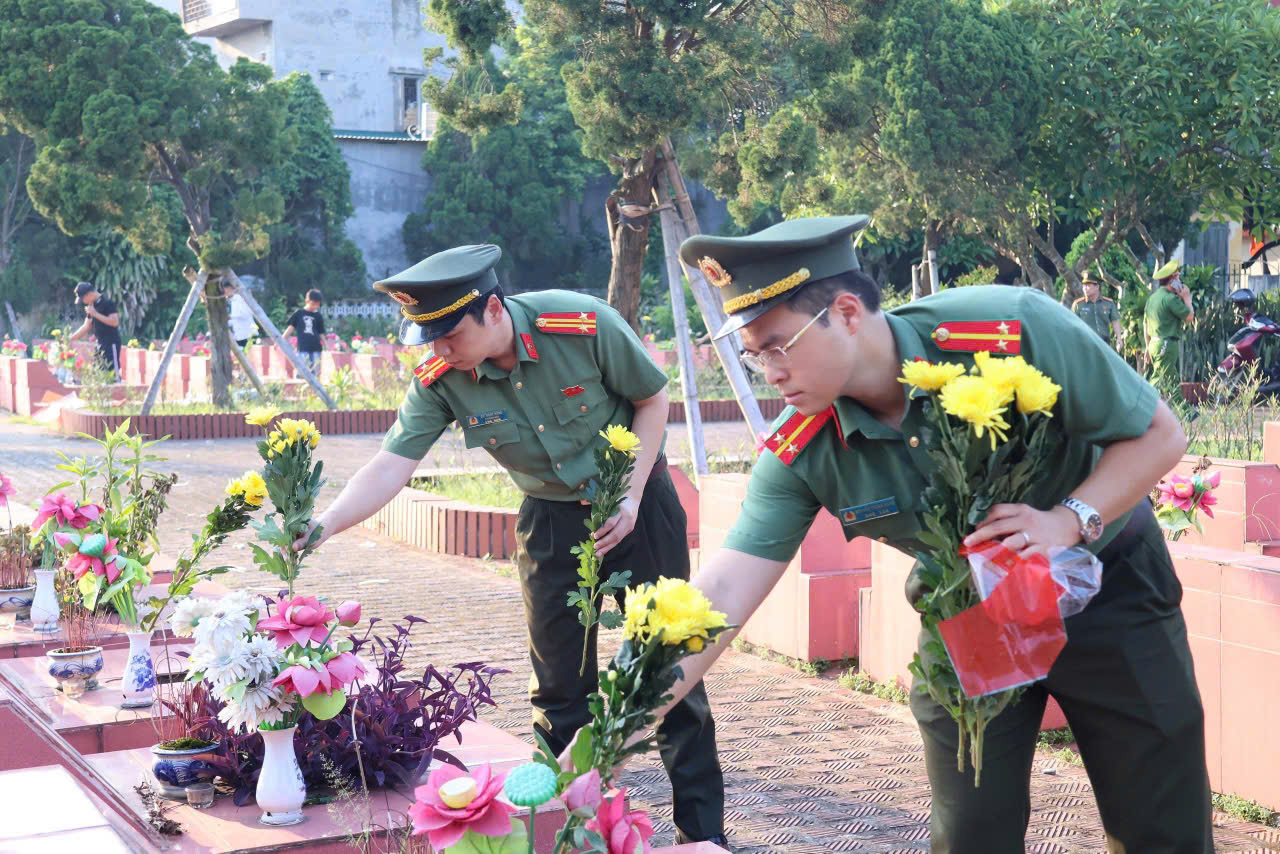 Thanh niên 2.jpg