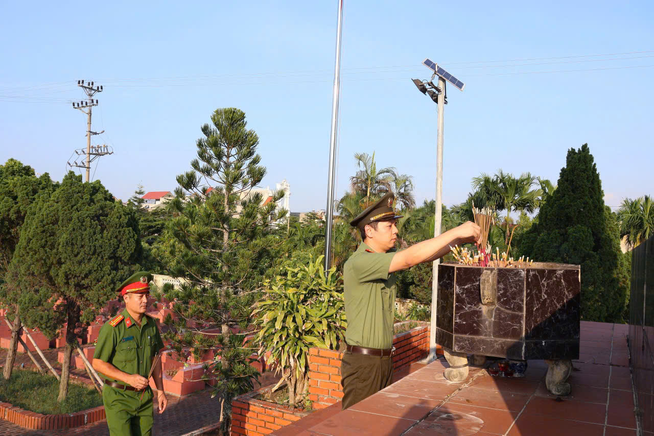 Thanh niên 1.jpg