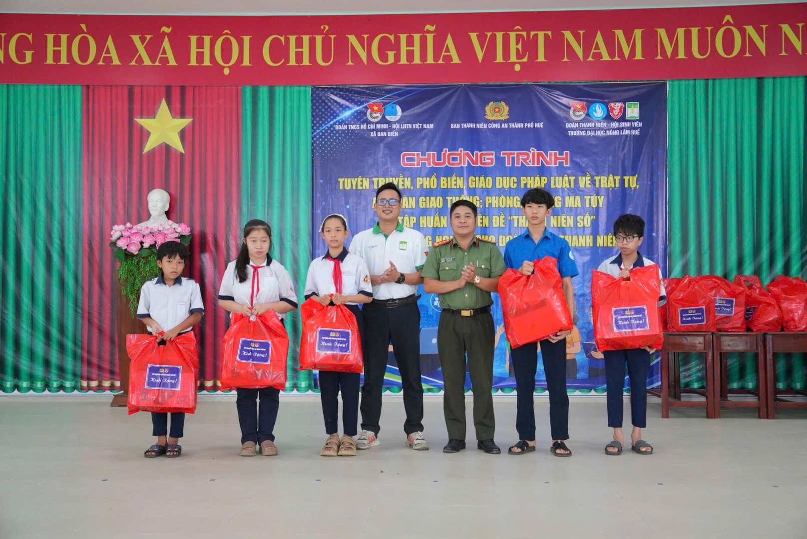 doàn thanh nien 4.jpg