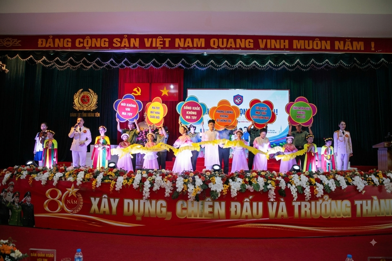 6_ hinh anh hoi thi.png