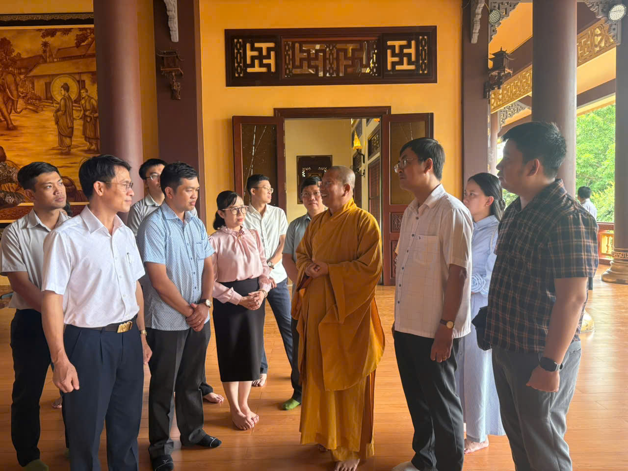 Đoàn khảo sát thực tế tại Thiền Viện Trúc Lâm Chánh Giác. Ảnh Hồ Sương.jpg