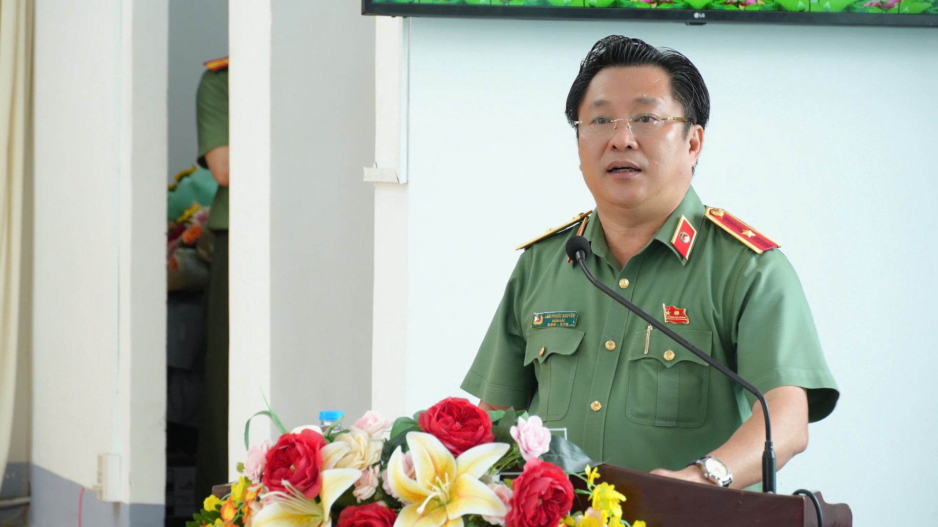 Thiếu tướng Lâm Phước Nguyên, Giám đốc Công an tỉnh Đồng Tháp phát biểu tại chương trình. Ảnh Trọng Tín.jpg