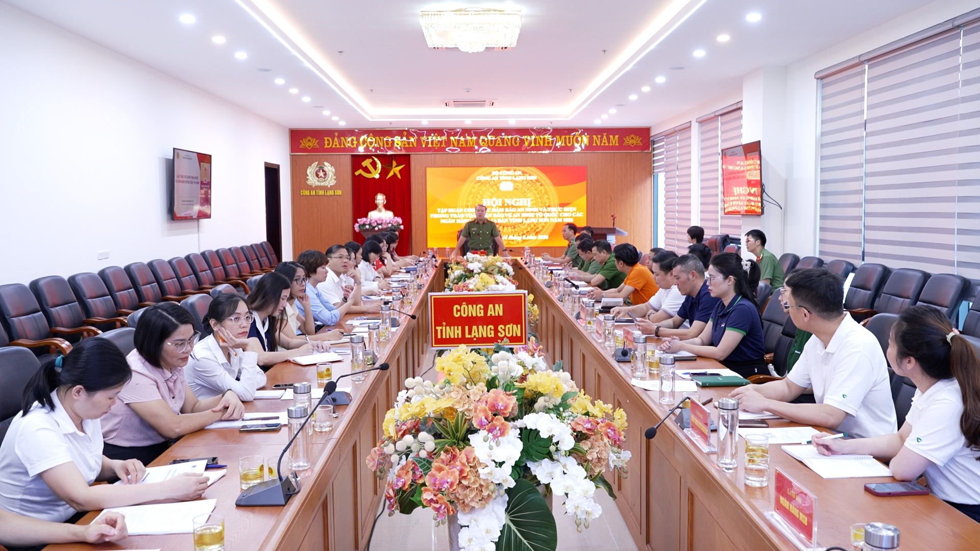 Đại biểu tham dự Quốc hội.jpg