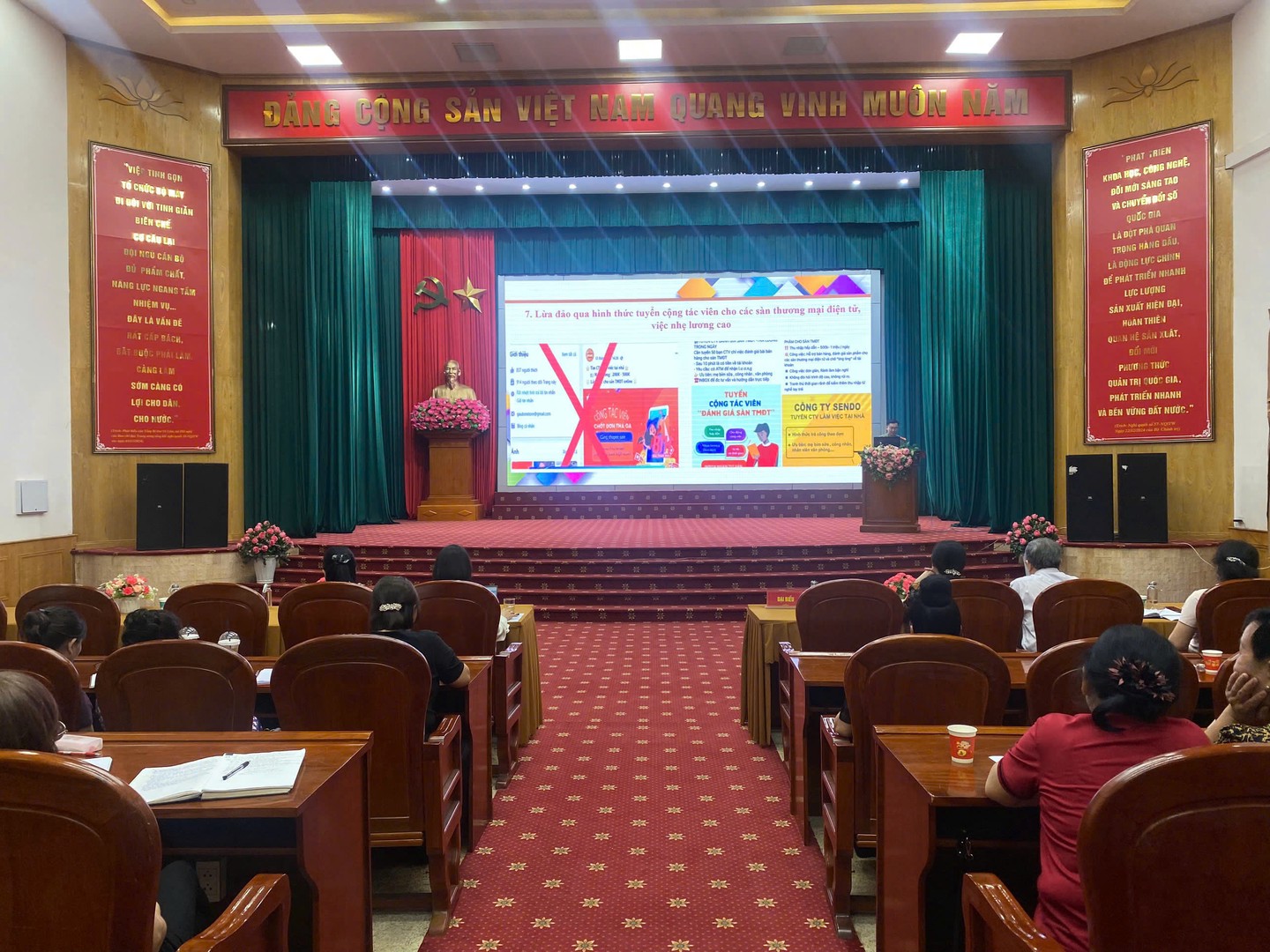 1.Cán bộ Phòng An ninh mạng và phòng, chống tội phạm sử dụng công nghệ cao, Công an tỉnh tuyên truyền các phương thức lừa đảo cho cán bộ, nhân dân phường Tô Hiệu__.jpg