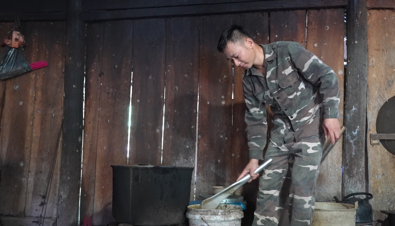 HUng lam viec nha.jpg