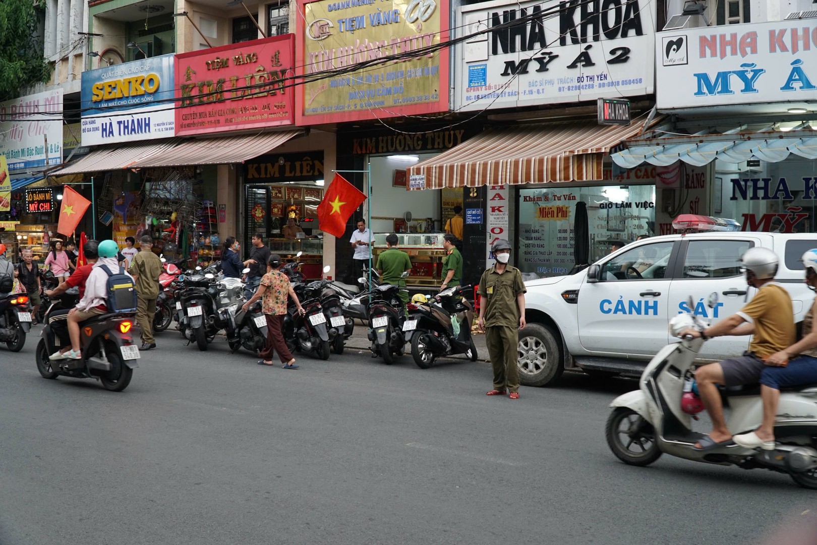 Hình ảnh tiệm vàng.jpg