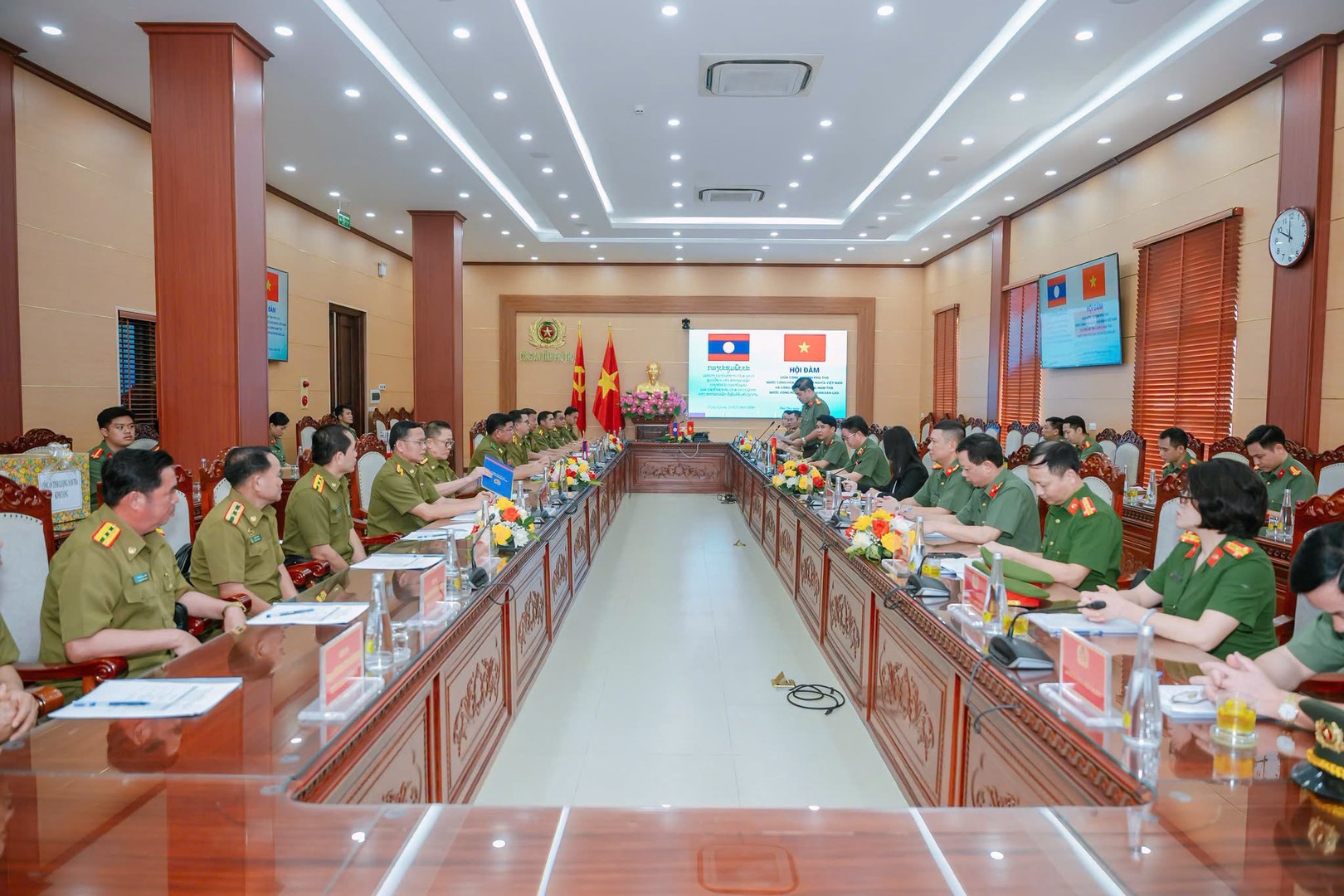 Quang cảnh buổi hội đàm..jpg