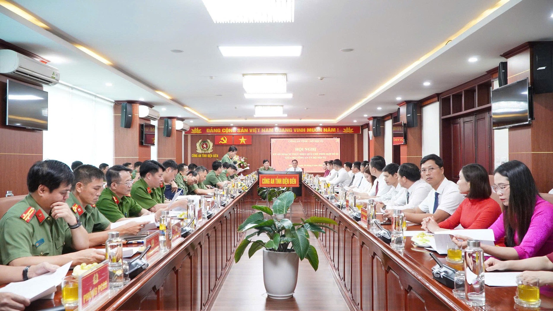 Lễ ký kết kế hoạch phối hợp bảo đảm ANTT giữa Công an tỉnh và Sở Nội vụ.jpg