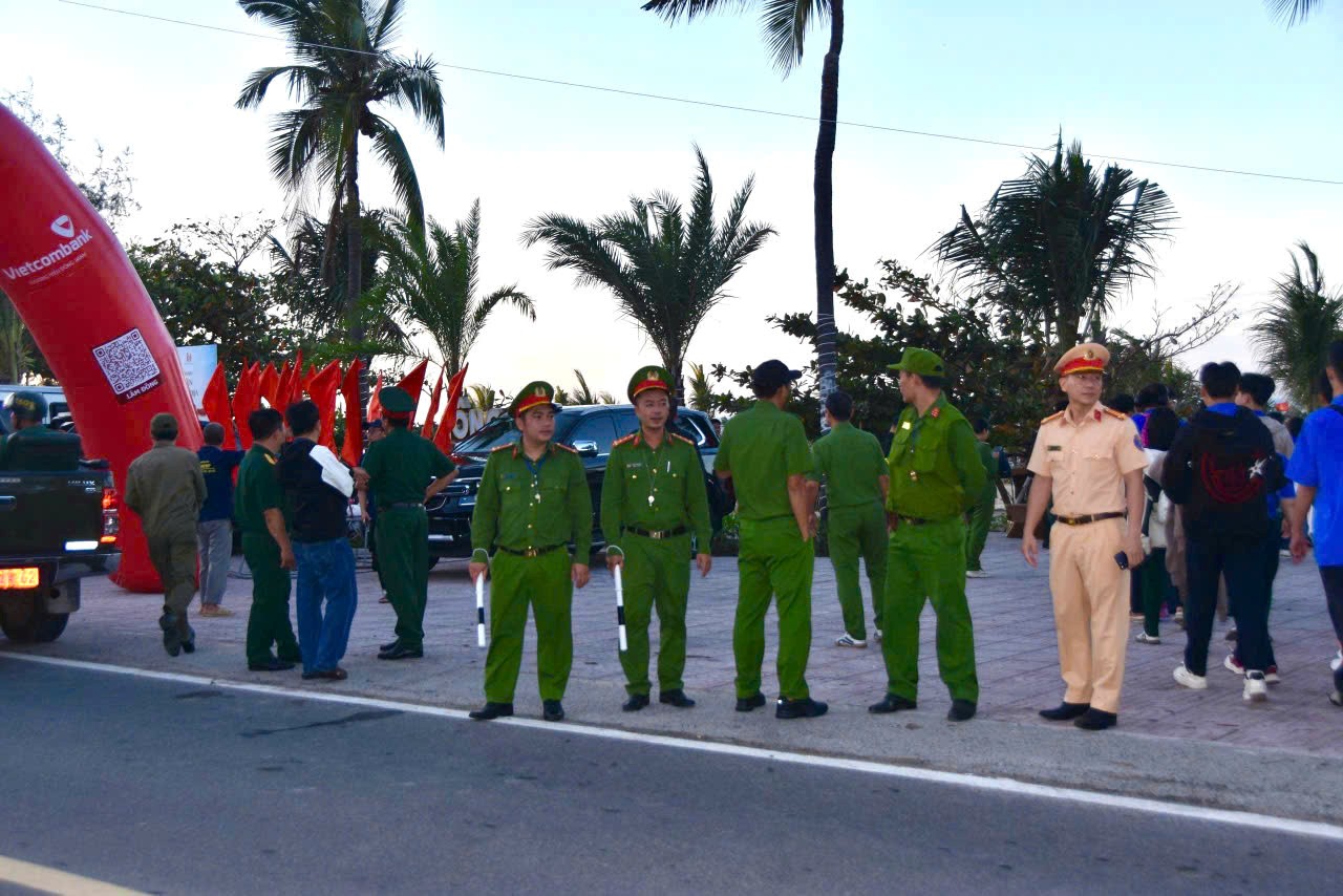 Cùng Việt Nam tiến bước9.jpg