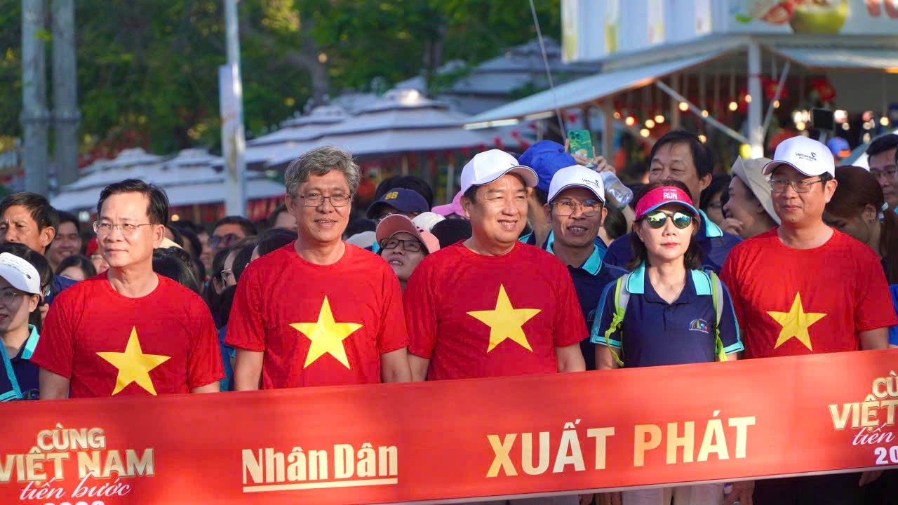 Cùng Việt Nam tiến bước6.jpg