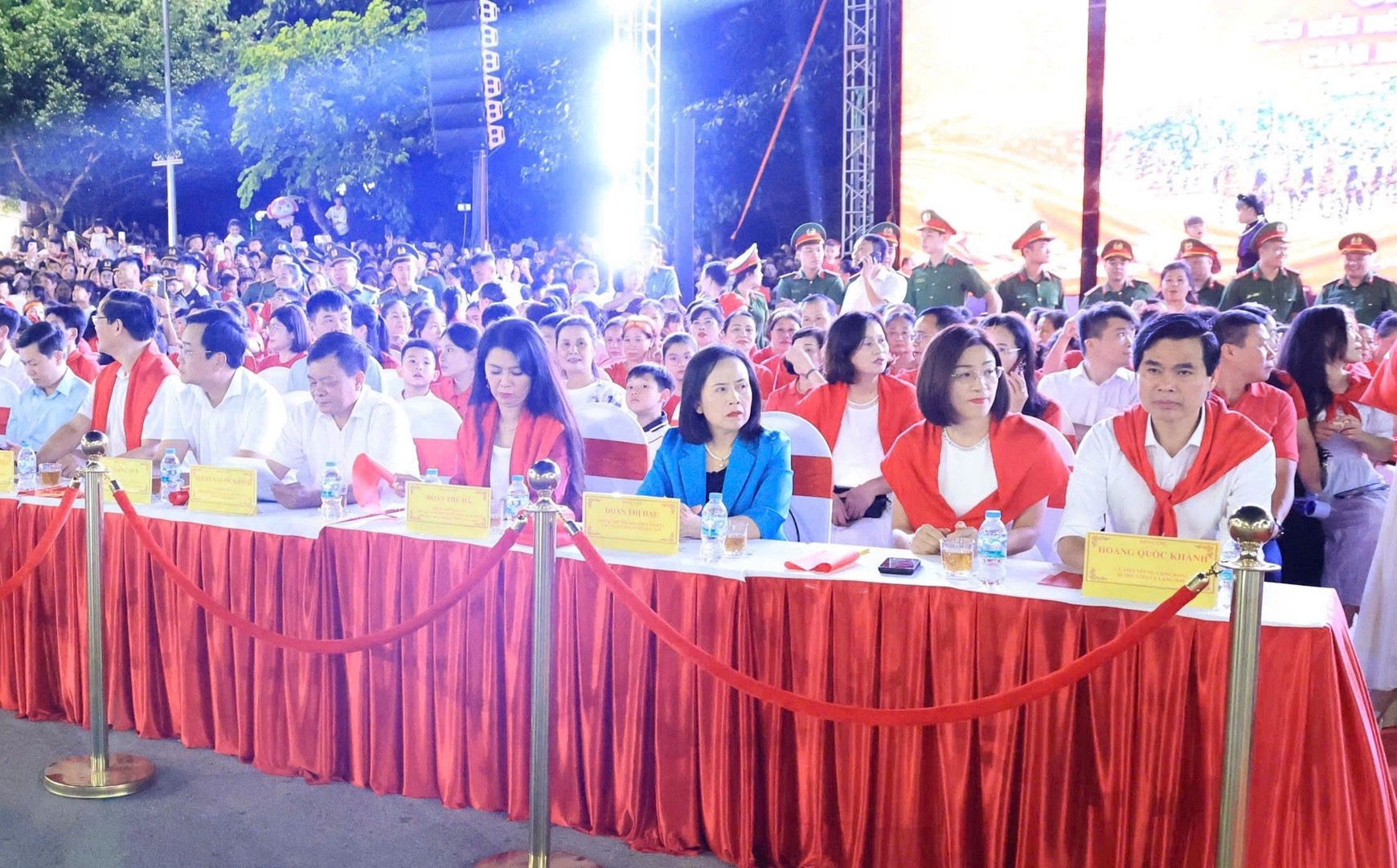Ảnh 1. Các đại biểu tham dự chương trình.jpg