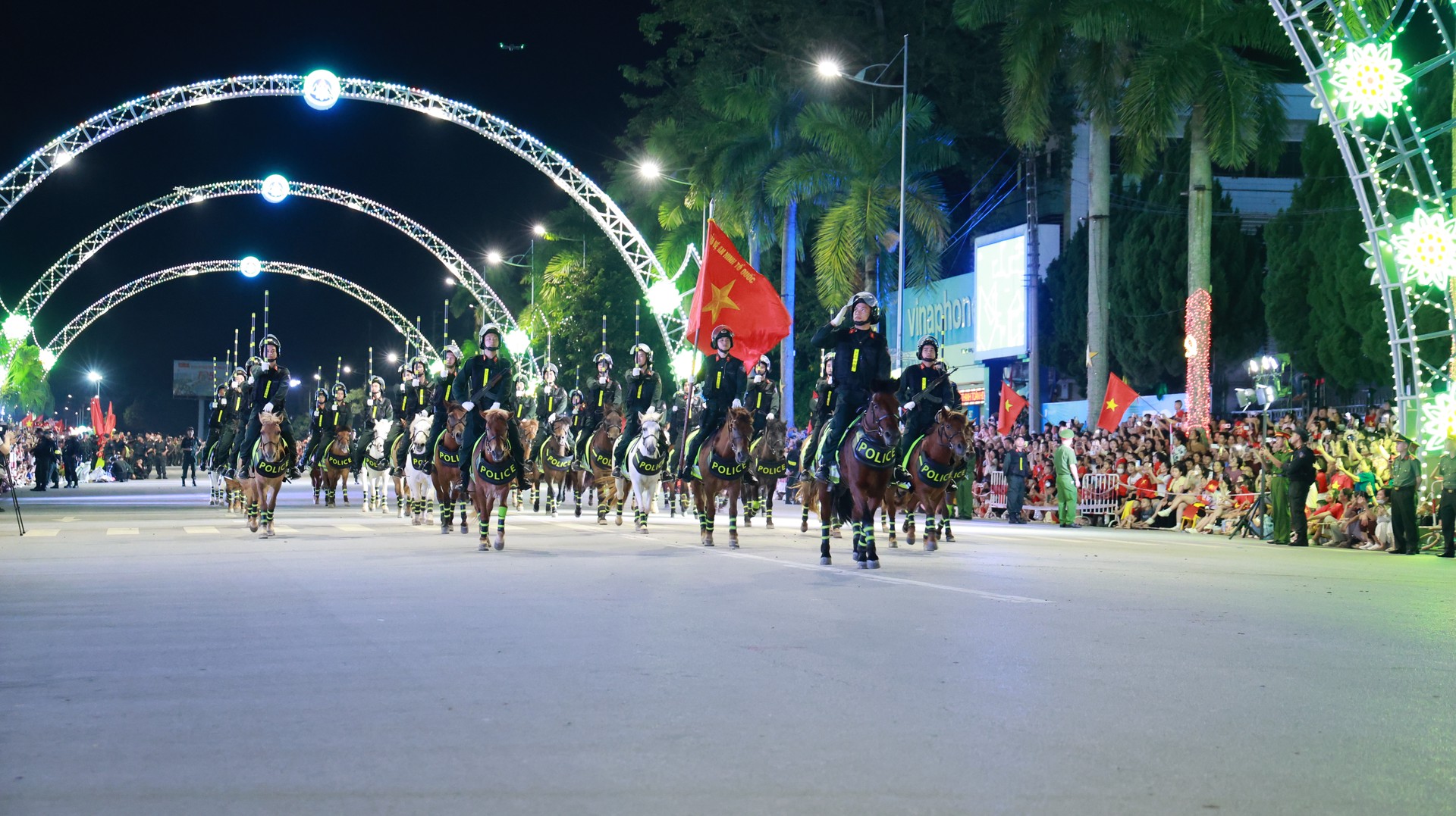 Ảnh 12. Khối diễu binh, diễu hành của Đoàn Kỵ binh.JPG
