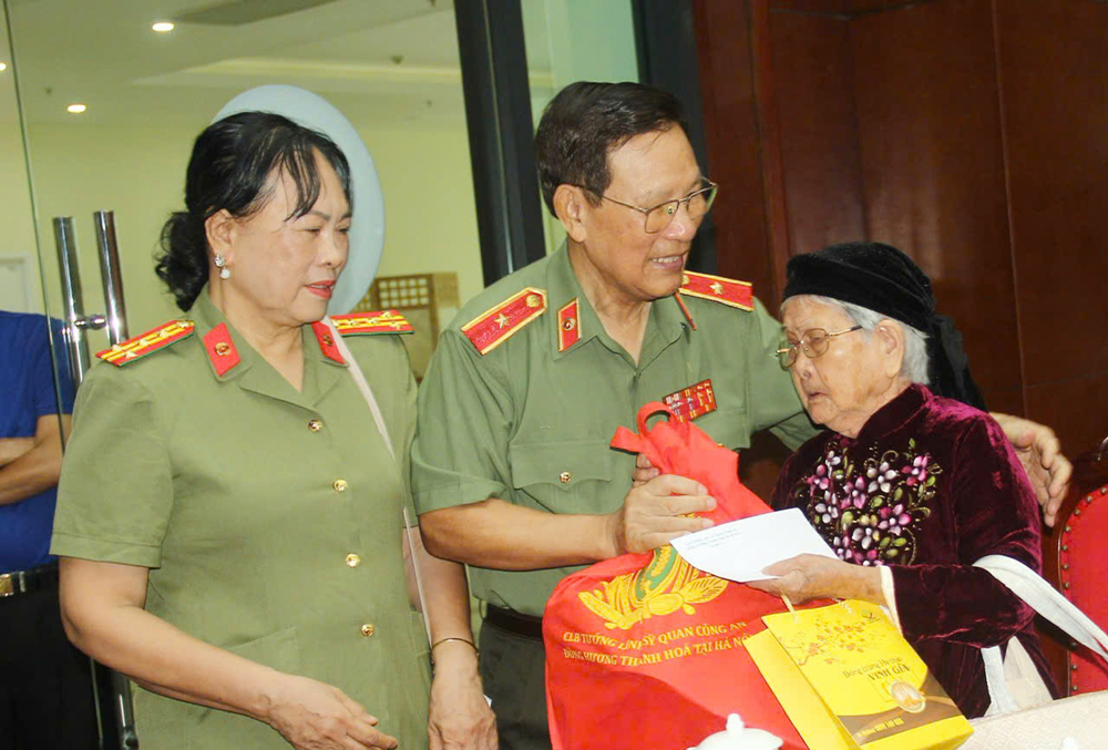 1. Thieu tuong Trinh Xuan Thu.jpg