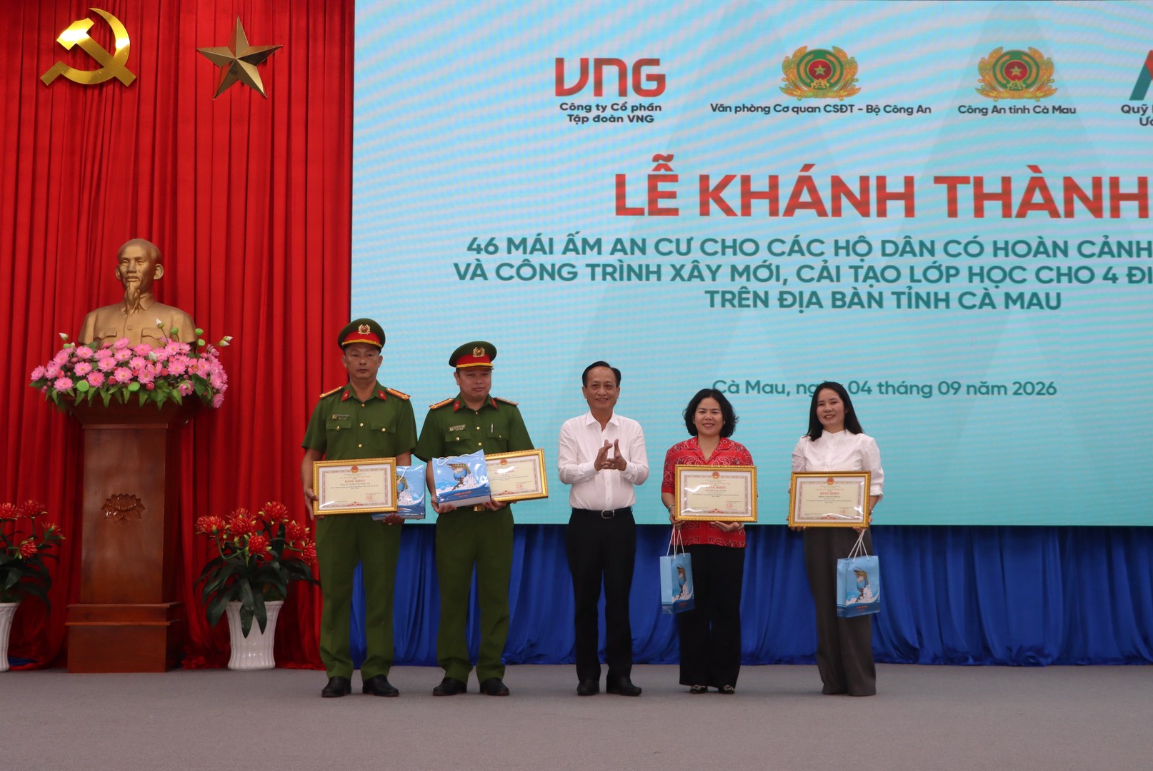 BẰNG KHEN UBND TỈNH.JPG